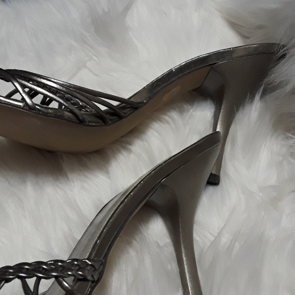 SHOES - Picture 4 of 4